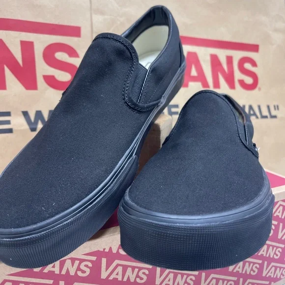Vans Men's Classic Black Slip-On Sneakers
Black/Black
VN000EYEBKA - Picture 15 of 16